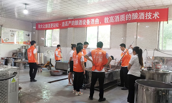 來雅大學(xué)習(xí)釀酒技術(shù)
