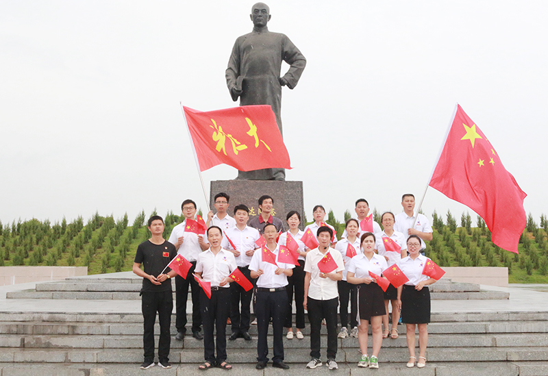 11.27組織黨員、發(fā)展對象、入黨積極分子參觀李達故居