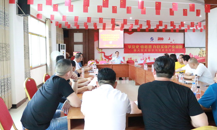 6.30座談會上，大家共同討論如何促進永州酒業(yè)健康發(fā)展