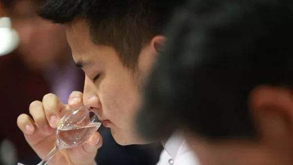 用生料釀酒設備做酒如何提升口感？