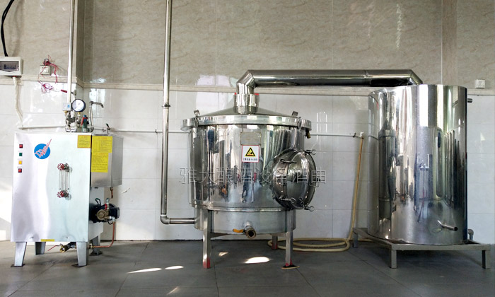 10.24雅大酒廠200斤電加熱傳統(tǒng)釀酒設(shè)備