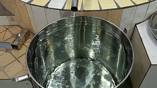 冬季用新型釀酒設(shè)備釀出來的酒為什么更易渾濁？