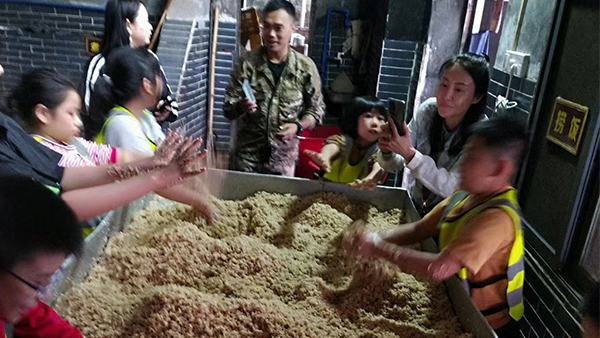 【蒸酒設(shè)備】酒廠體驗(yàn)式營(yíng)銷怎么做？