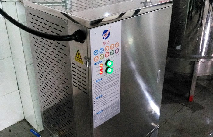 用電加熱釀酒設(shè)備烤酒時(shí)，請(qǐng)注意控制火候