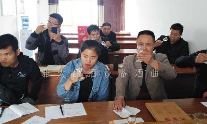 9.18釀酒蒸餾設(shè)備做酒是一個(gè)投資小，回報(bào)快的項(xiàng)目