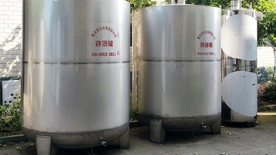 茅臺鎮(zhèn)一儲酒罐破裂損失幾十萬，不銹鋼儲酒罐到底怎么選？