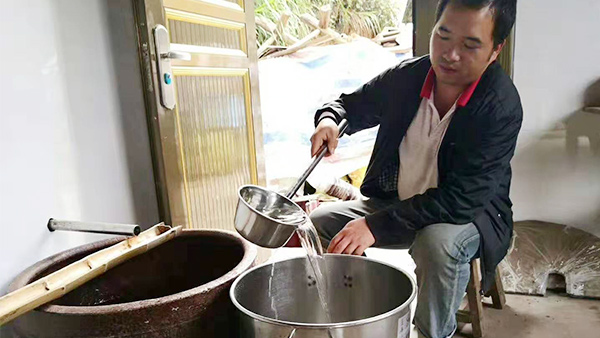 從廚師到釀酒師，用蒸餾釀酒設(shè)備釀出美酒，釀出紅火日子