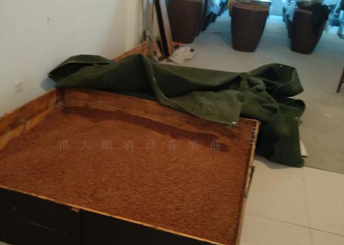 12.26冬季做固態(tài)酒，糖化時在上面蓋保溫棉保溫