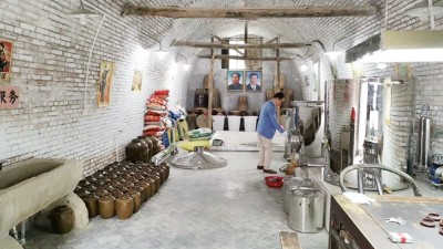 經(jīng)白酒蒸餾設(shè)備蒸餾的新酒，在貯存過程中發(fā)生了什么？