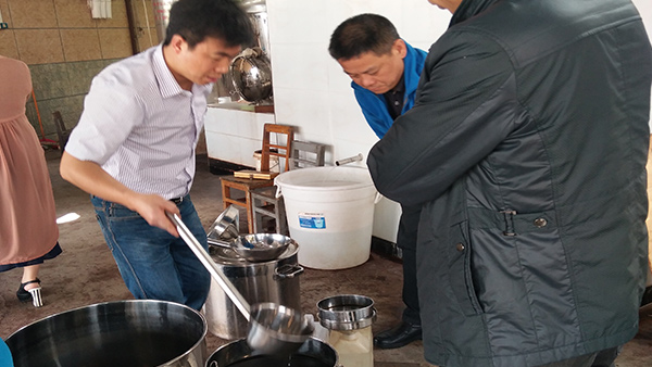 9.17現(xiàn)場品嘗酒的口感，滿意后再定制