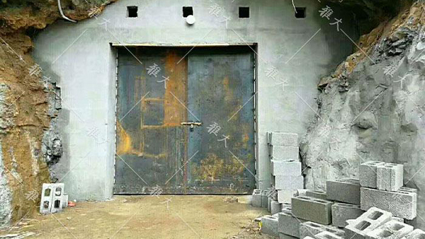 引進(jìn)大型釀酒設(shè)備，酒旅融合，依托溶洞優(yōu)勢資源打造特色洞藏酒