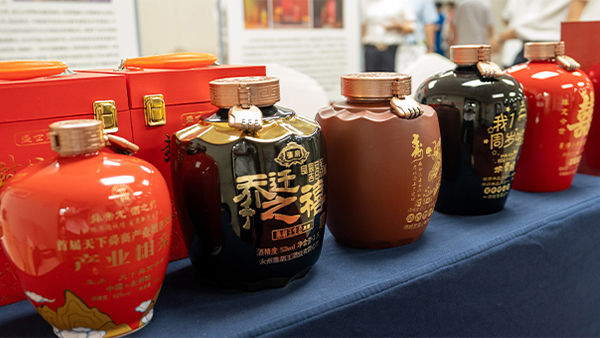 小鎮(zhèn)酒坊靠純糧婚宴定制酒，春節(jié)期間爆單3萬