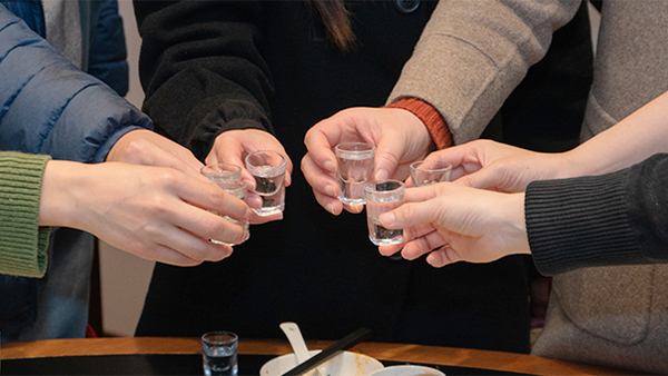 過年聚會(huì)，在酒桌上你們喜歡喝高度酒還是低度酒？