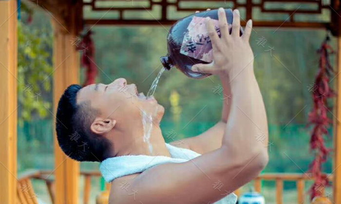 10.13用小型蒸餾釀酒設(shè)備做酒，如何提升酒量你學(xué)會(huì)了嗎