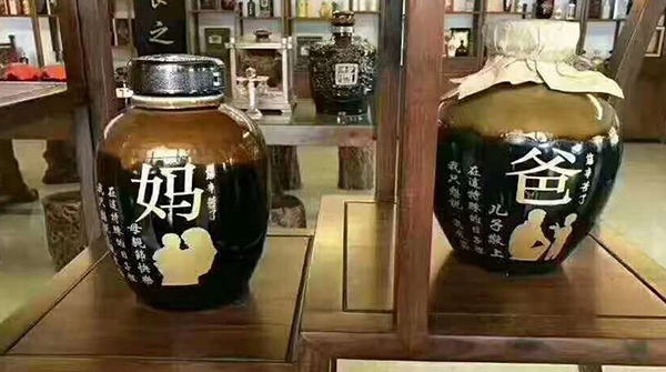 用大型釀酒設(shè)備做高粱酒，山西范姐做的節(jié)日定制酒別具一格！