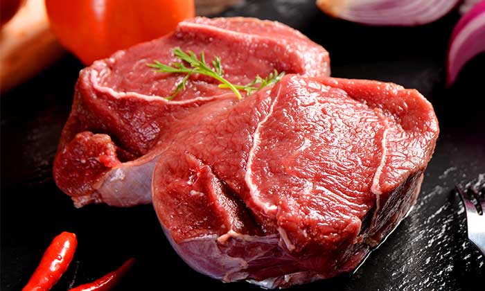 酒糟喂牛肉質(zhì)好，賣(mài)價(jià)高