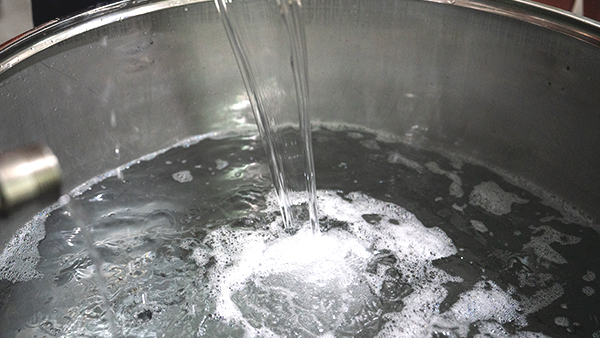 春季用蒸酒設(shè)備釀固態(tài)酒做好這5點，從源頭杜絕酒苦！